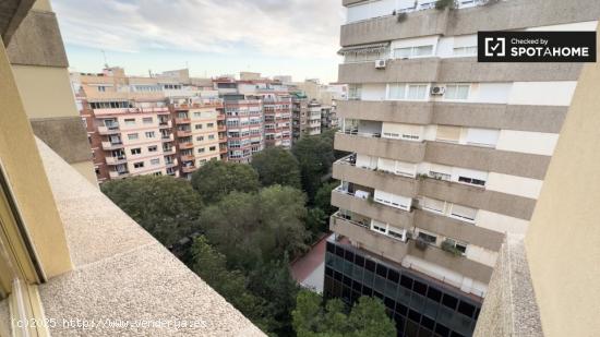 Se alquila habitación en piso compartido en Barcelona - BARCELONA