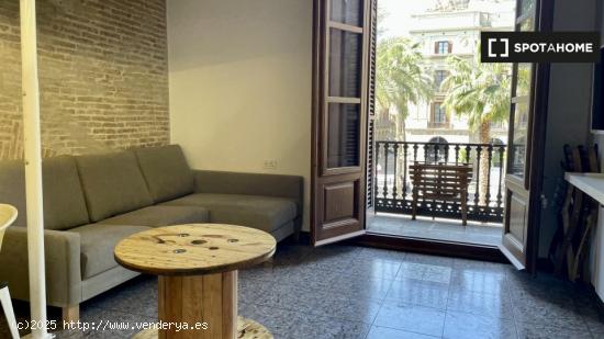 Alquiler de habitaciones en piso de 4 dormitorios en Barrio Gótico - BARCELONA