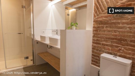 Alquiler de habitaciones en piso de 4 dormitorios en Barrio Gótico - BARCELONA