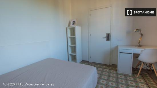 Alquiler de habitaciones en piso de 4 dormitorios en Barrio Gótico - BARCELONA