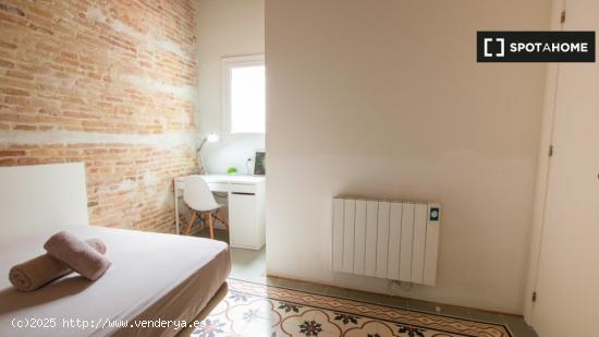 Alquiler de habitaciones en piso de 4 dormitorios en Barrio Gótico - BARCELONA