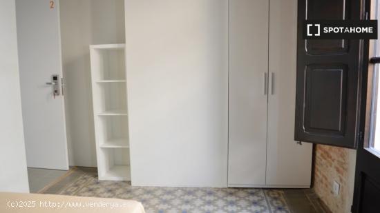 Alquiler de habitaciones en piso de 4 dormitorios en Barrio Gótico - BARCELONA