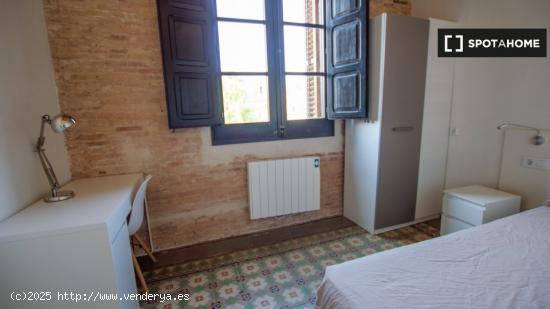 Alquiler de habitaciones en piso de 4 dormitorios en Barrio Gótico - BARCELONA