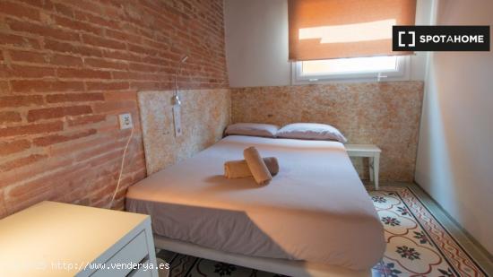 Alquiler de habitaciones en piso de 4 dormitorios en Barrio Gótico - BARCELONA