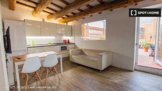 Alquiler de habitaciones en piso de 4 dormitorios en Barrio Gótico - BARCELONA