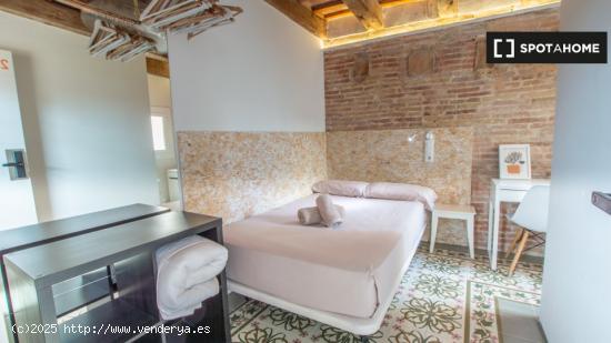 Alquiler de habitaciones en piso de 4 dormitorios en Barrio Gótico - BARCELONA