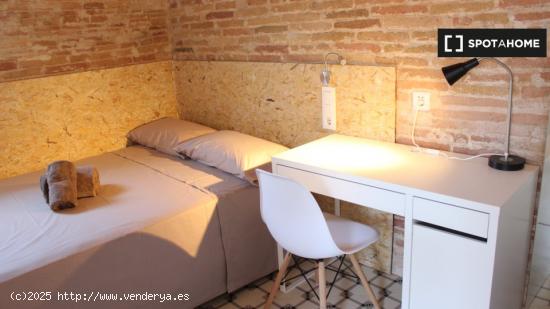 Alquiler de habitaciones en piso de 4 dormitorios en Barrio Gótico - BARCELONA