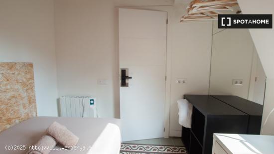 Alquiler de habitaciones en piso de 4 dormitorios en Barrio Gótico - BARCELONA