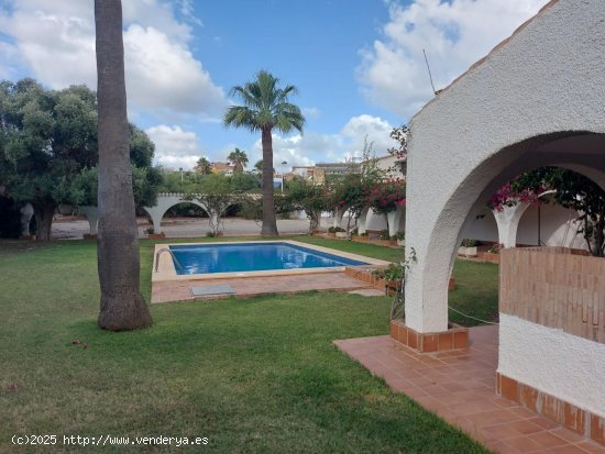 Villa en venta en La Manga del Mar Menor (Murcia)