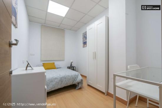  Alquiler de habitaciones en piso de 8 habitaciones en Sant Francesc - VALENCIA 