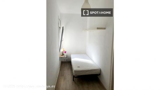 Habitación en piso compartido en Catalunya - BARCELONA