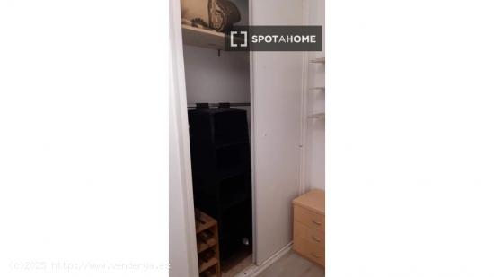 Habitación en piso compartido en Catalunya - BARCELONA