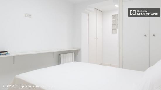 Habitación en alquiler en un apartamento de 3 dormitorios en Centro, Madrid - MADRID