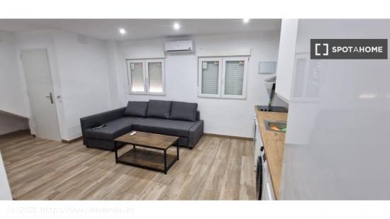 Habitación en piso compartido en barcelona. - BARCELONA