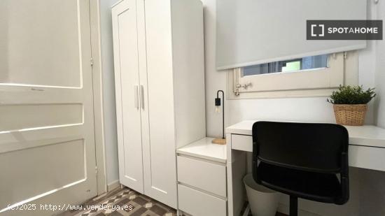 Habitación en piso compartido en barcelona. - BARCELONA