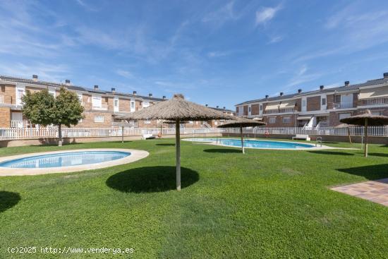  Excelente oportunidad en Belicena, adosado en residencial con piscina.. - GRANADA 