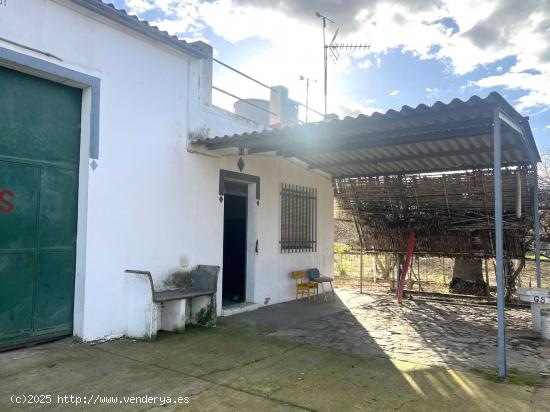 PARCELA EN LAS ARENAS CON CONSTRUCCIÓN - BADAJOZ