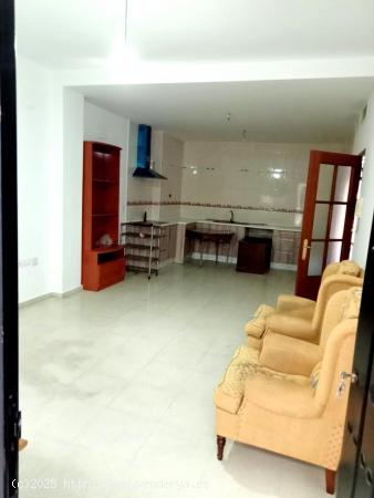 PISO EN VENTA EN LA LOCALIDAD DE BURGUILLOS, SEVILLA. - SEVILLA