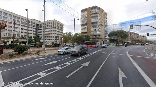 Local Comercial con Gran Visibilidad en el Centro de Murcia - MURCIA