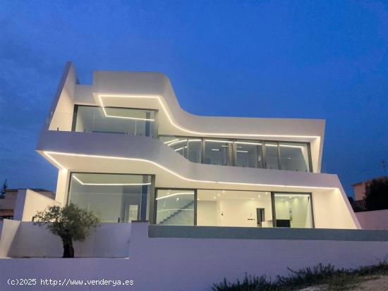 Moderna villa nueva, recién terminada por completo. Esta villa está  - ALICANTE