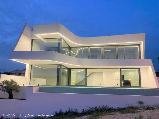 Moderna villa nueva, recién terminada por completo. Esta villa está  - ALICANTE