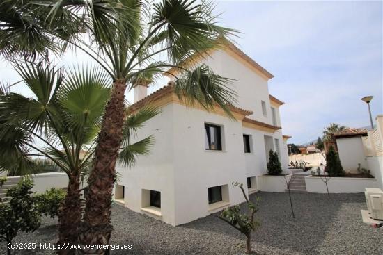 Villa con piscina infinita en zona tranquila y acabados de calidad - ALICANTE