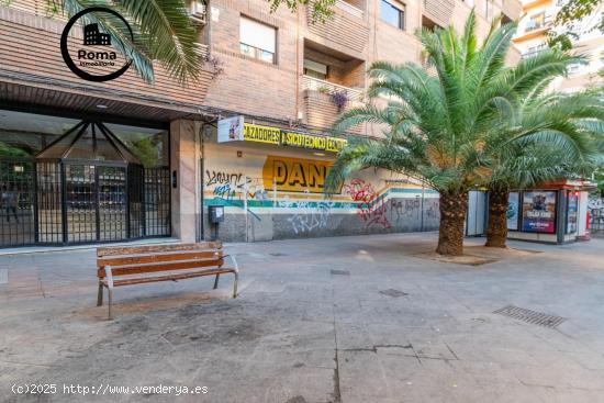 Piso en esquina en Plaza Menorca - GRANADA