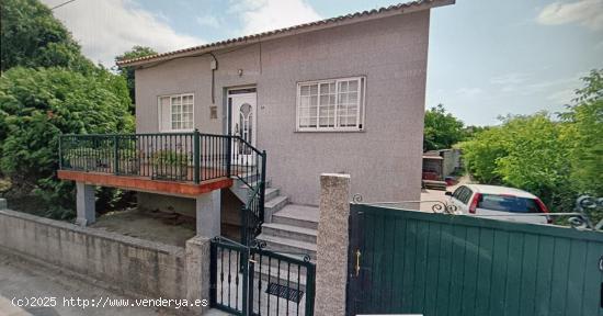 CASA EN VENTA CON TERRENO EN CAMBADOS - PONTEVEDRA