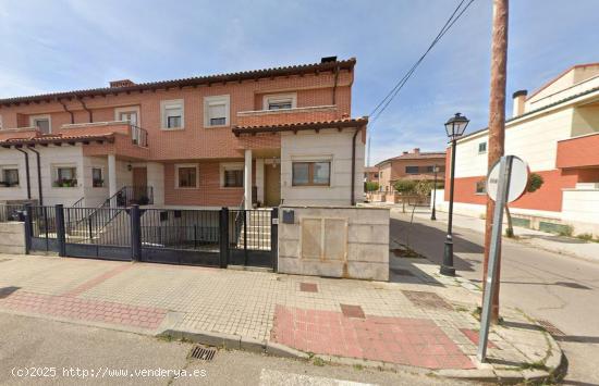 Se vende casa adosada OKUPA en Laguna de Duero (Valladolid). - VALLADOLID