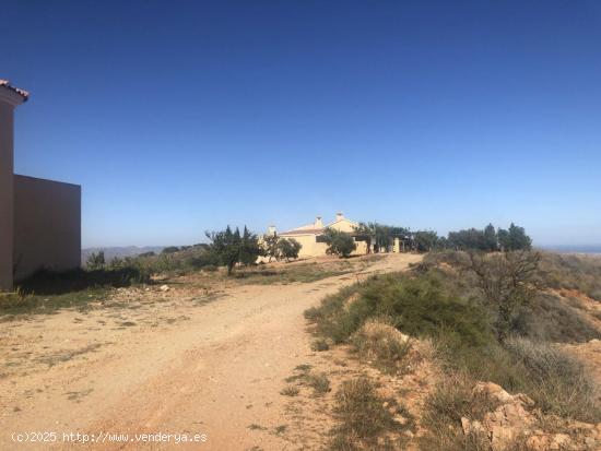 Espaciosa Villa Independiente con Vistas Panorámicas - ALMERIA