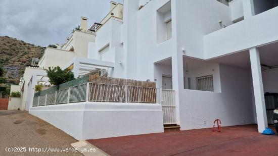  Descubre el Encanto de este Dúplex con Piscina Privada.  - ALMERIA