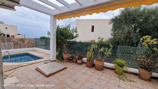  Descubre el Encanto de este Dúplex con Piscina Privada.  - ALMERIA