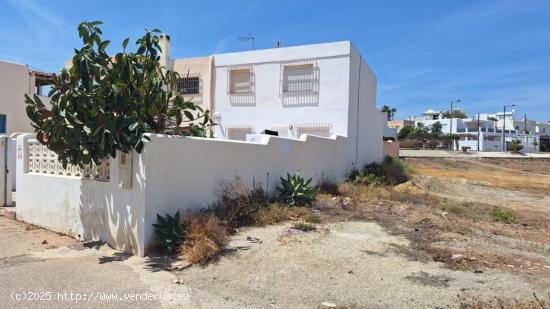  Descubre la Vida Costera: Chalet Adosado en Mojácar.  - ALMERIA