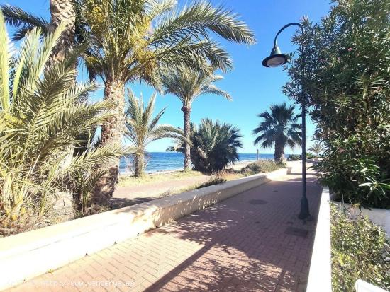  Tu Hogar Frente al Mar: Adosado Exclusivo en Primera Línea de Playa.  - ALMERIA