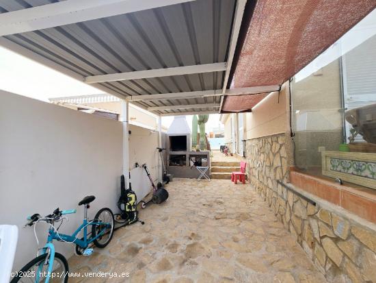 Tu Hogar en la Playa: Chalet Adosado con Todas las Comodidades. - ALMERIA