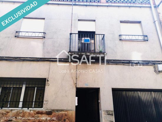 Oferta excepcional de vivienda de 173m2 situada en el centro de Torre de Don Miguel, de tres plantas