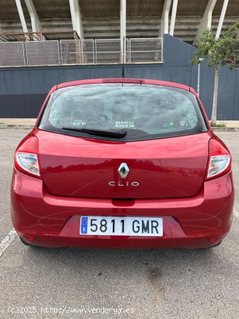 Renault Clio 1.2 i 75 Hatchback 16V eco2 75 cv - 