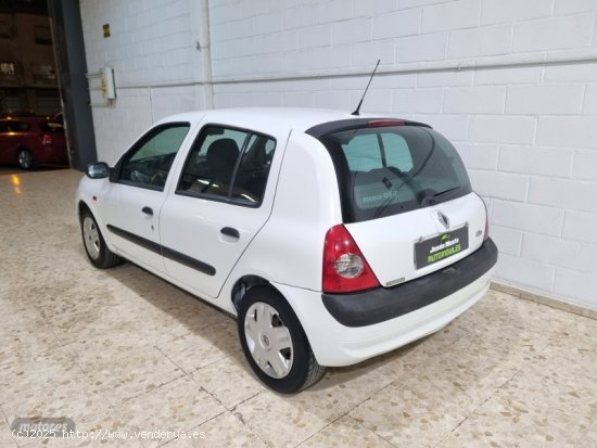 Renault Clio 1.5 dci de 2003 con 199.800 Km por 2.600 EUR. en Sevilla