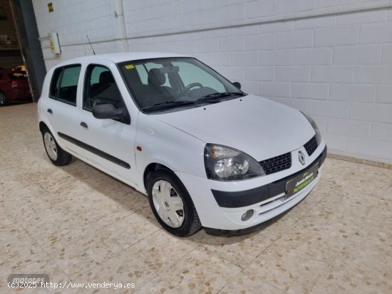 Renault Clio 1.5 dci de 2003 con 199.800 Km por 2.600 EUR. en Sevilla