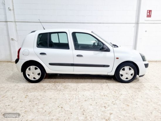 Renault Clio 1.5 dci de 2003 con 199.800 Km por 2.600 EUR. en Sevilla