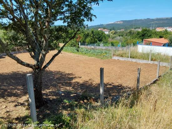 SE VENDE TERRENO EN INSUELA CON LICENCIA Y PROYECTO PARA 6 VIVIENDAS - A CORUÑA