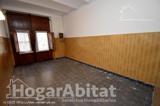 ¡GRAN OPORTUNIDAD! AMPLIA CASA CON BALCÓN, TERRAZA Y TRASTERO - CASTELLON