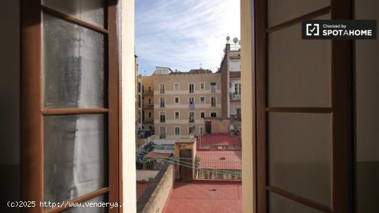 Acogedora habitación en alquiler en apartamento de 4 dormitorios en El Raval - BARCELONA