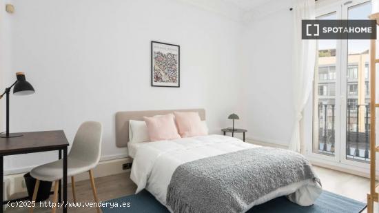 Habitación en piso compartido en barcelona. - BARCELONA