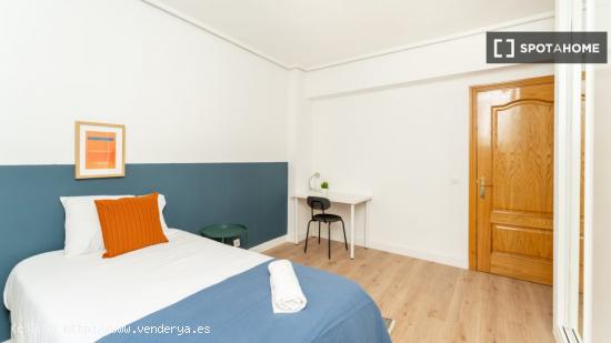 Preciosa habitación en alquiler situada en Madrid - MADRID