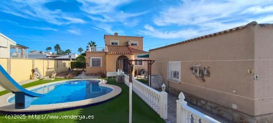  GRAN CHALET DE 5 DORMITORIOS CON CASA DE INVITADOS Y PISCINA PRIVADA - ZONA SAN LUIS, TORREVIEJA - - 