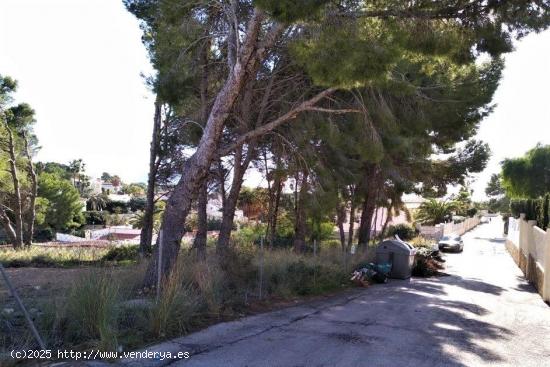 3 parcelas edificables de 800 M2 en venta en una zona tranquila a 2.5 km de Calpe - ALICANTE