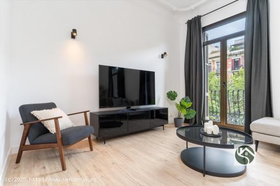 EN VENTA PISO DE 180M2 EN  EL CENTRO DE BARCELONA CON LICENCIA TURÍSTICA - BARCELONA