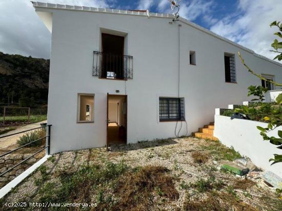  Chalet en Venta en Bolulla, Alicante: Amplitud, Tranquilidad y Naturaleza - ALICANTE 