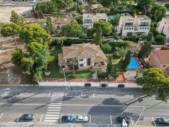 Villa en venta en Alicante (Alicante)